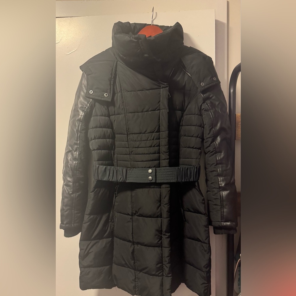GUESS Women's Black Quilted Winter Puffer Jacket w/ belt & hood - Size Medium